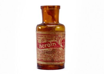 In the 1880s, why were parents giving their children heroin?